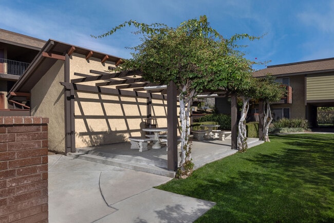 Building Photo - Timbers Apartments, Riverside