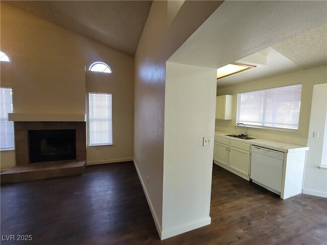 Building Photo - 372 Rushing Creek Ct