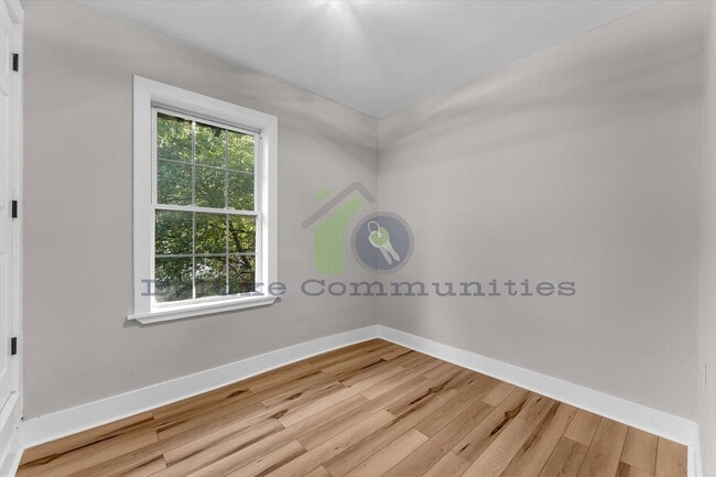 Building Photo - 724-724 Adams St SE