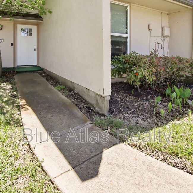 Building Photo - 412 Arborview Dr