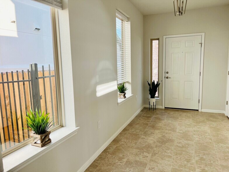 Dining Room - 512 Turkey Creek Cv