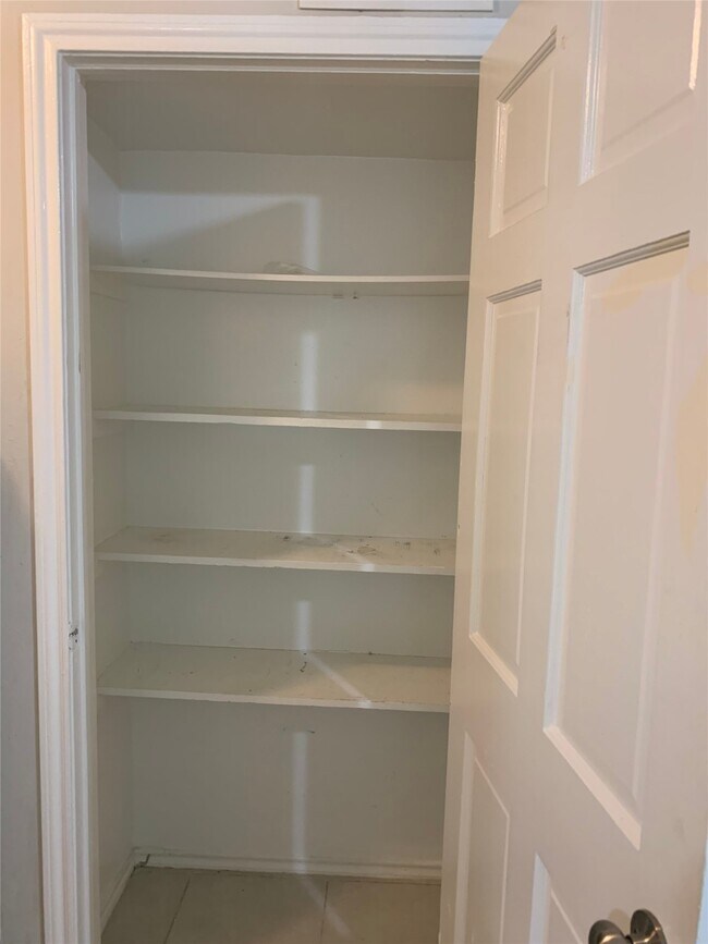 Building Photo - 6519 Sloan St