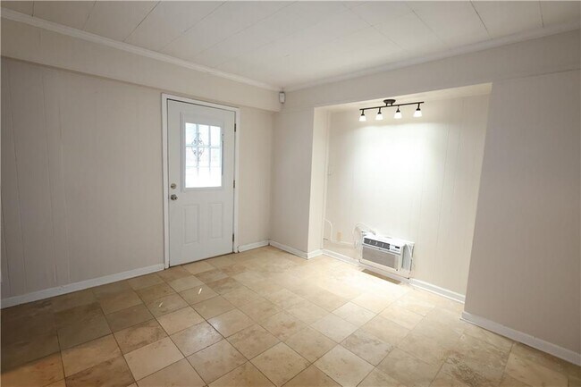 Building Photo - 1540 Alverado Way