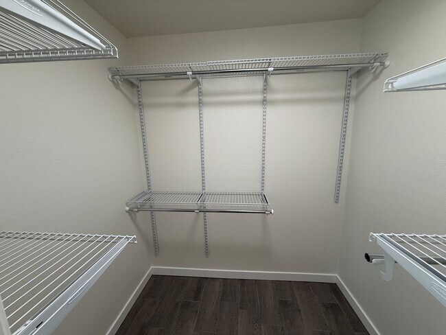 Building Photo - Charming 2 Bedroom Condo for Rent in Newhall!