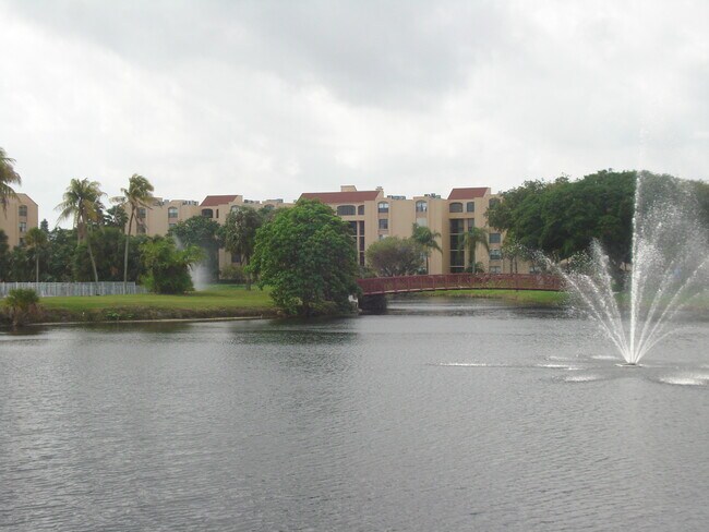 lake - 450 Egret Cir