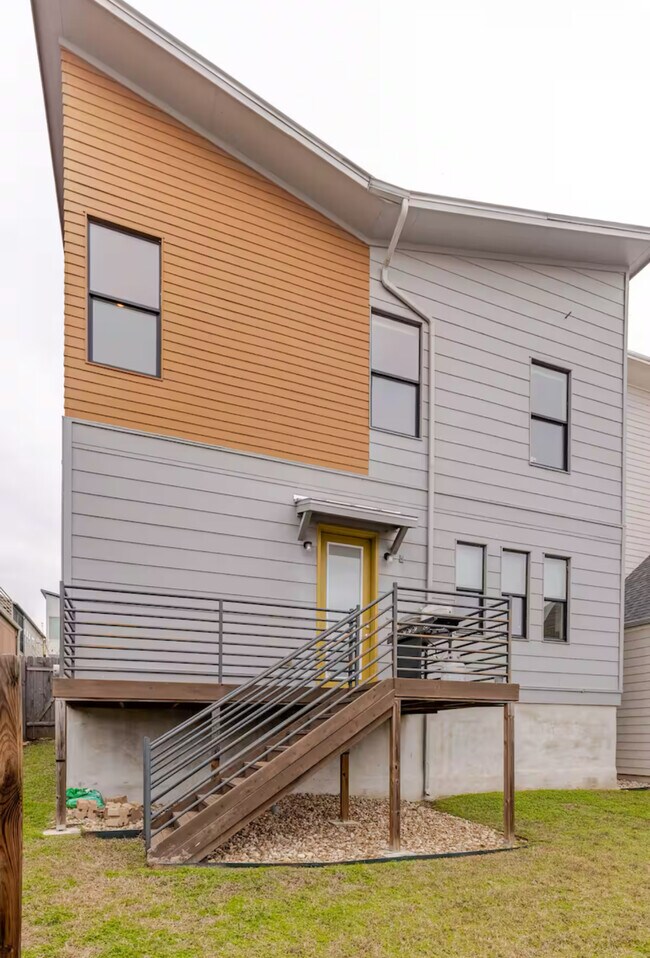 Building Photo - 6108 Seville Dr