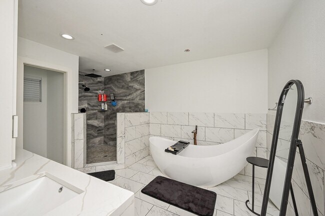 Building Photo - 25602 Yellow Pine Ln