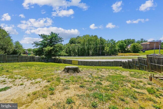 Building Photo - 14677 Cloverdale Rd