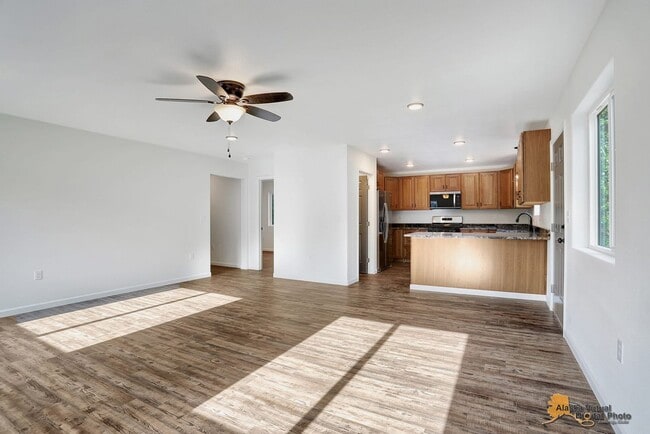 Building Photo - 16320 E Bradford Dr