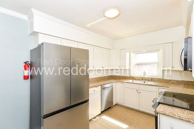 Building Photo - 4930 N Illinois St