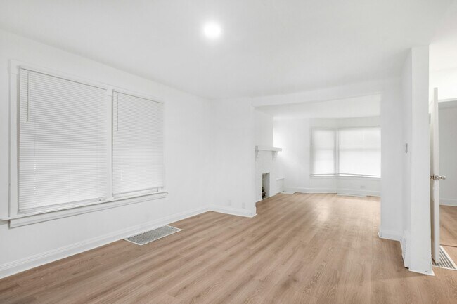 Building Photo - 14608 Alder Ave