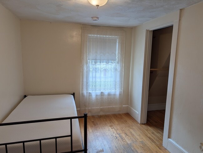 Building Photo - 30 Pleasant St