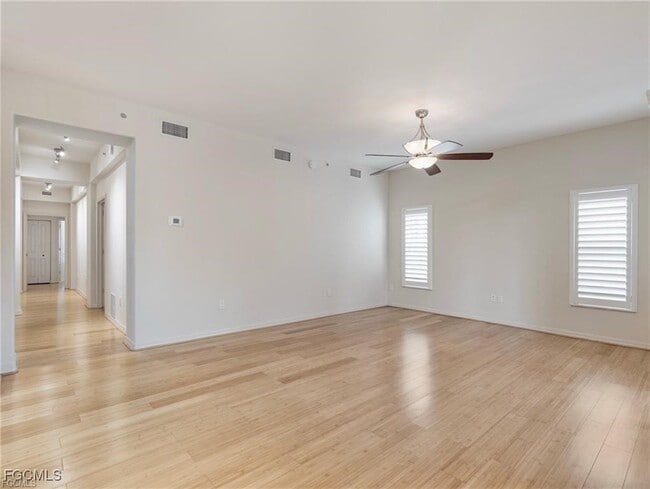 Building Photo - 10060 Lake Cove Dr