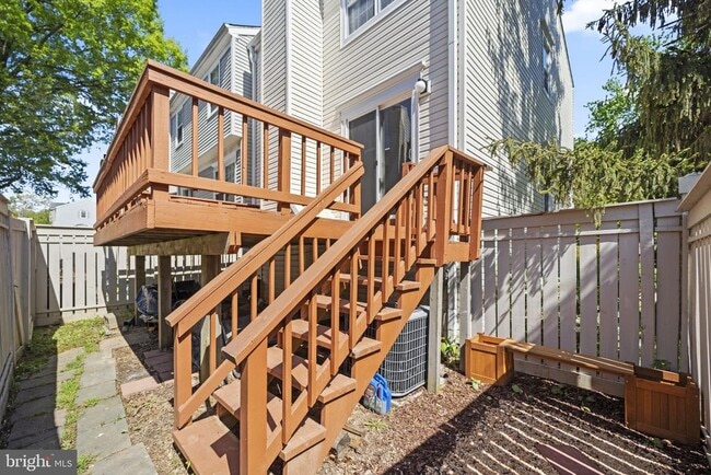 Building Photo - 2362 Hunters Square Ct