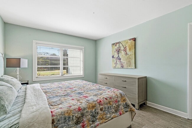 Building Photo - 2440 SW 22nd Ave