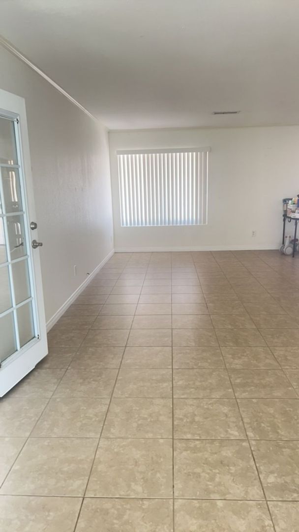 Building Photo - 1356 Bobolink Dr