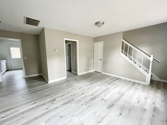 Building Photo - 119 Villa Ct