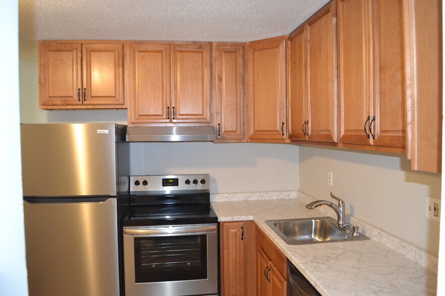 Kitchen with brand new appliances - 85 Old Town Rd