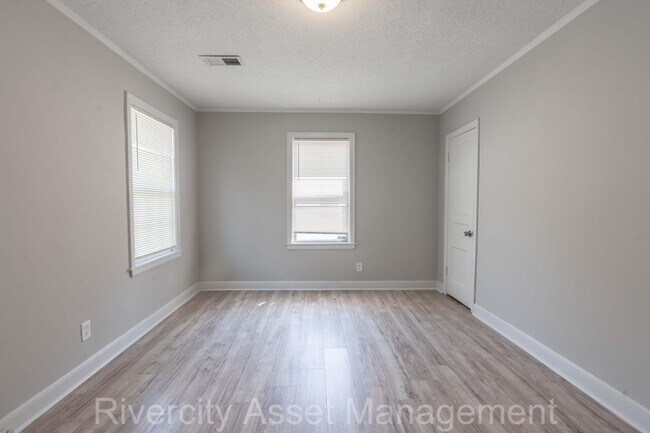 Building Photo - 1009 McEvers Rd