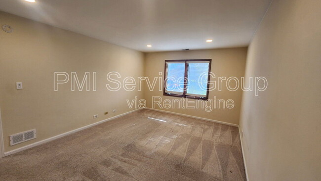 Building Photo - 985 West Ct