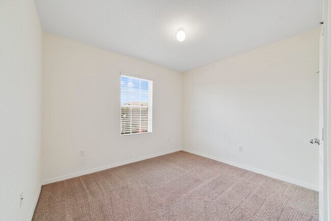 Building Photo - 257 Arbor Lakes Dr
