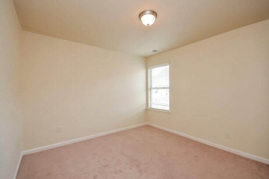 Building Photo - 364 Easley Dr SE