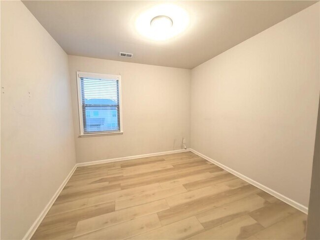 Building Photo - 3328 Hidden Valley Cir