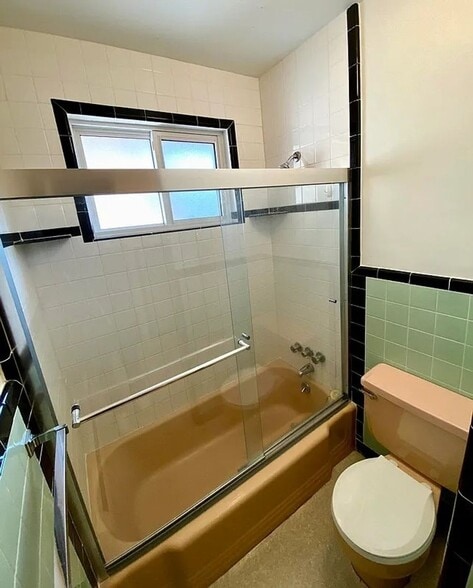 Building Photo - 5290 W Plymouth Dr