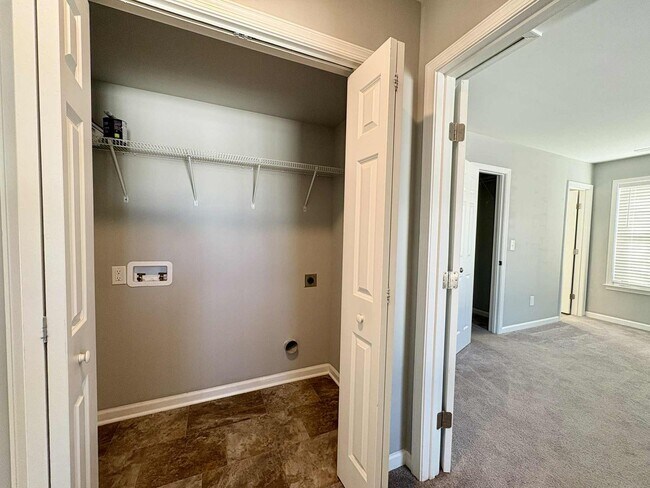 Building Photo - Move-In Ready 2 Bedroom, One Story Home – Convenience Meets Comfort!