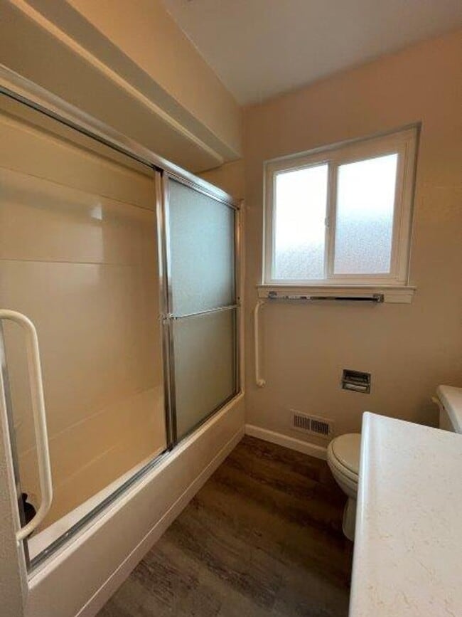 Building Photo - Desired Greenhaven 4 Bedroom