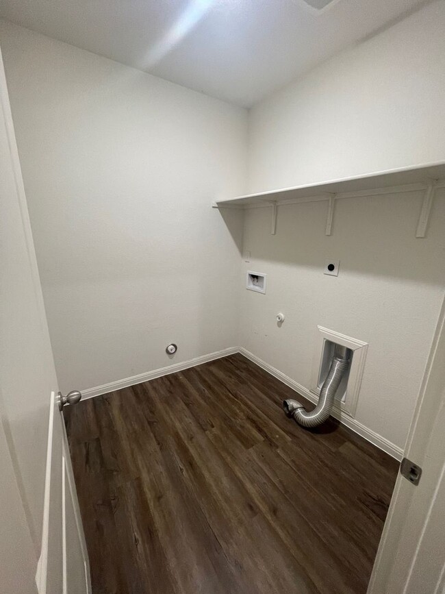 Building Photo - Available for a July 2025 Move In-Modern 3...