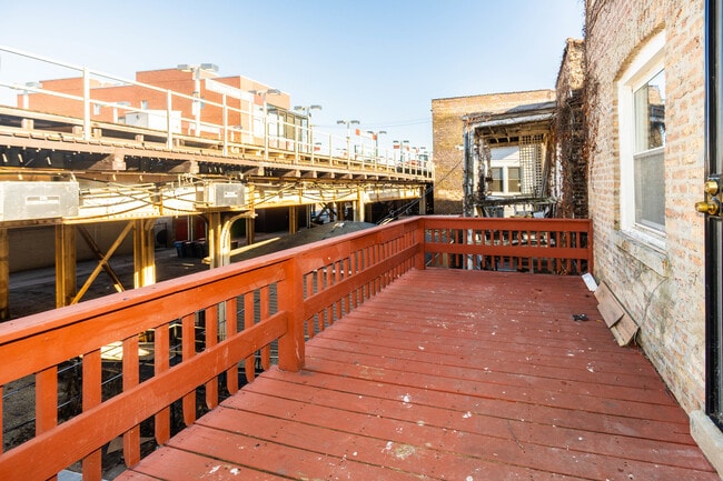 Building Photo - 1032 W Dakin St