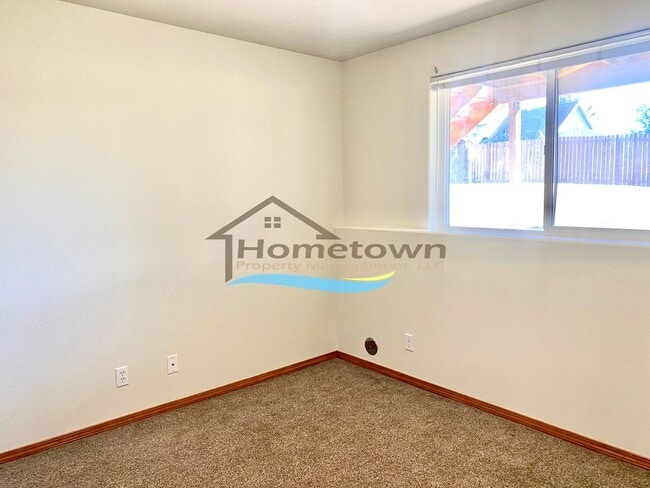 Building Photo - Beautiful 4 Bed 2 Bath Home on Corner Lot ...