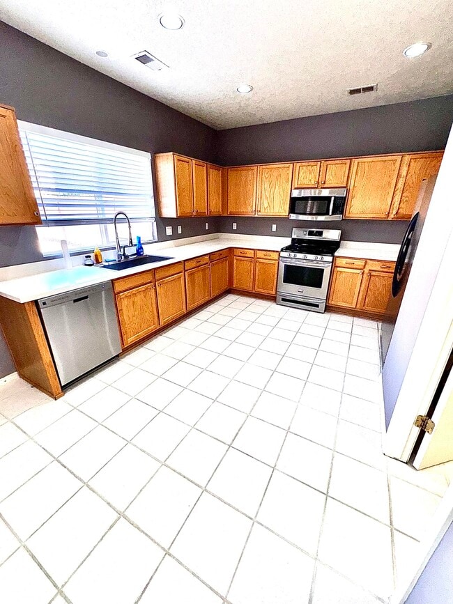 Building Photo - 7039 Casa Elena Dr NE