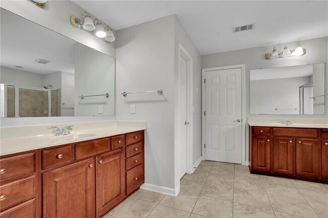 Building Photo - 2945 Links View Way