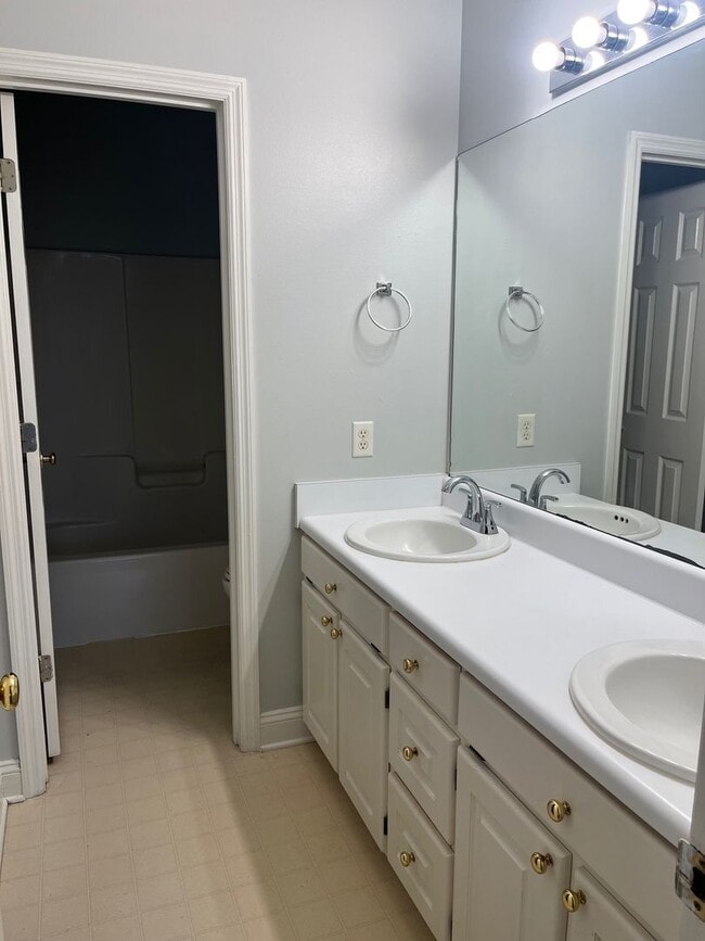 Building Photo - 250 Mayfield Dr