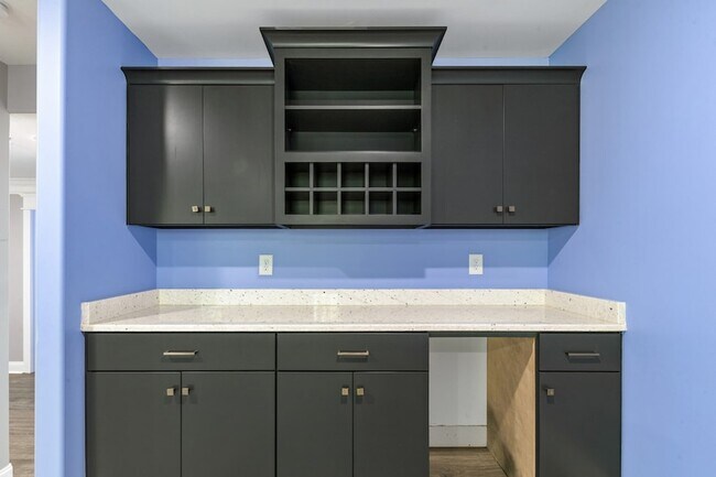 Building Photo - 601 Joyce Ave