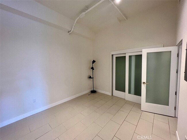 Building Photo - 939 S Broadway-