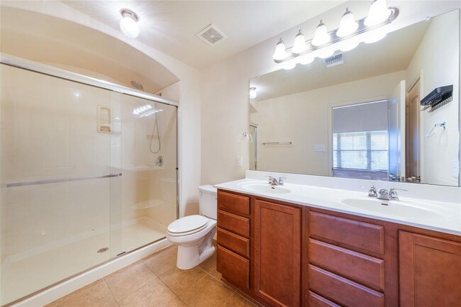 Building Photo - 1620 Bryant Dr