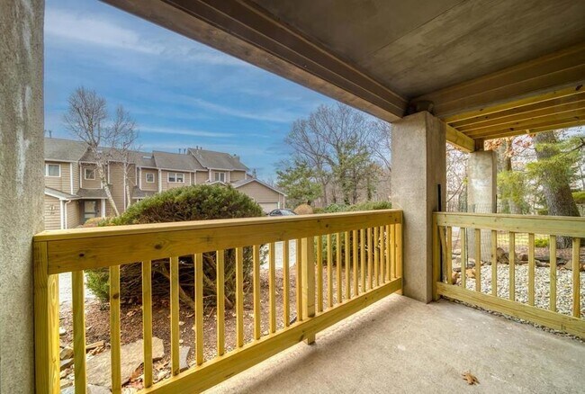 Building Photo - 302 Heights Dr