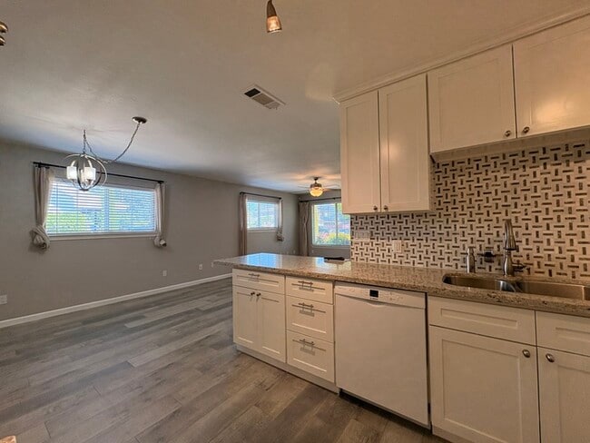 Building Photo - Beautifully Updated 3/2! Backyard, 2 Car Garage! Modern and Clean!