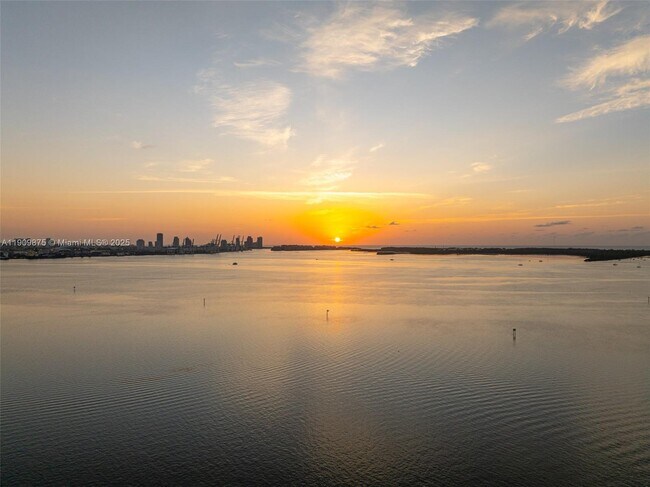 Building Photo - 1331 Brickell Bay Dr