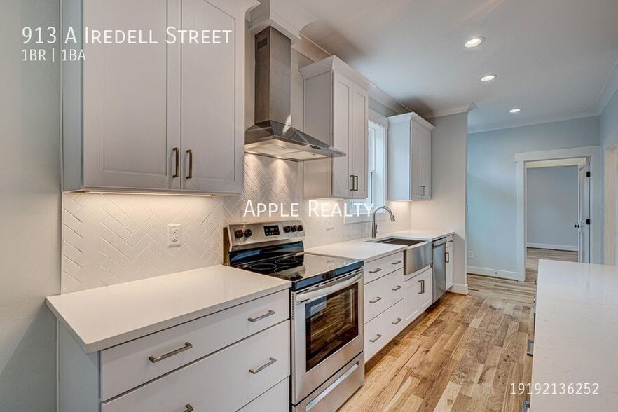 Building Photo - 913 Iredell St