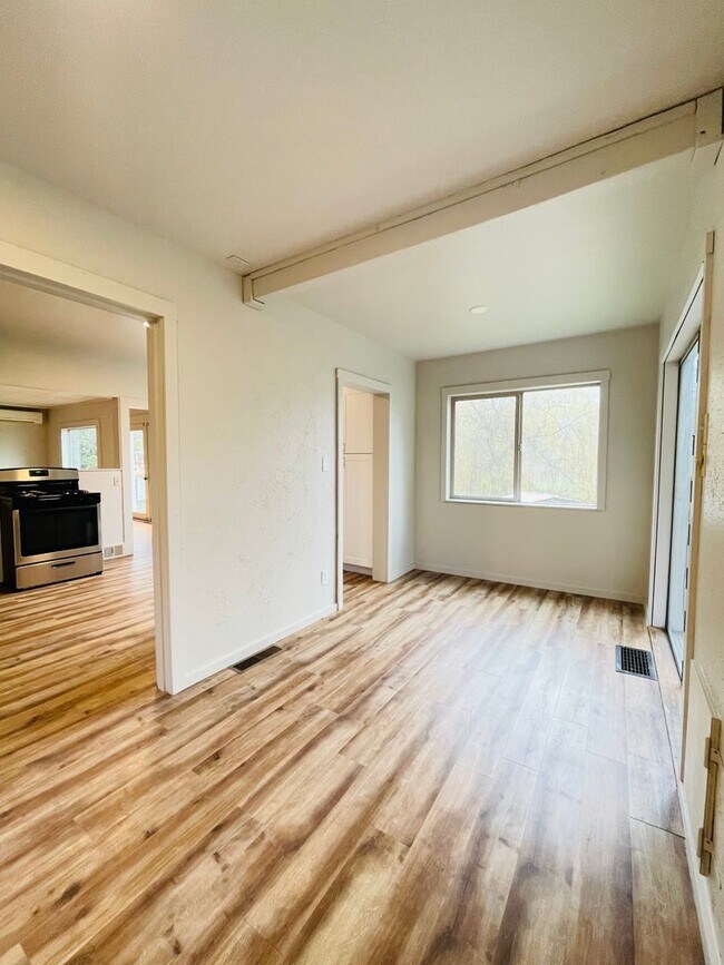 Building Photo - 1100 32nd St