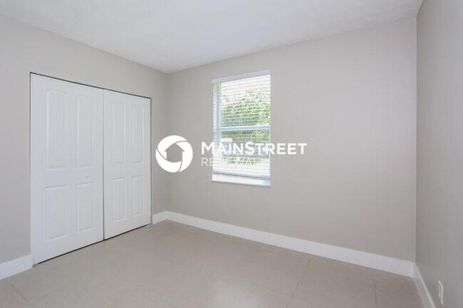 Building Photo - 3 Bedroom Pet-Friendly Home in JACKSONVILLE, FL with Main Street Renewal