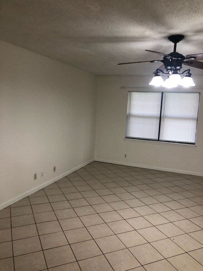 Building Photo - Charming 3-Bedroom, 2-Bathroom Home with Sunroom & Flex Room