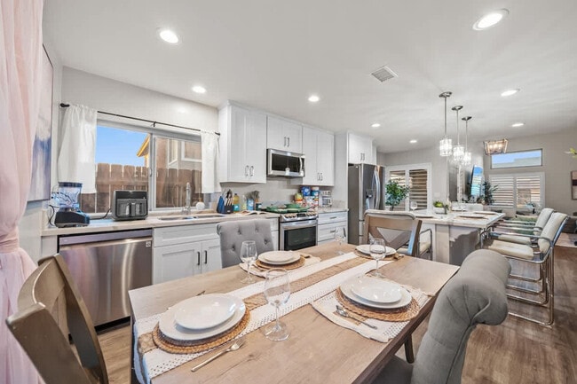 Building Photo - 13075 Old West Ave