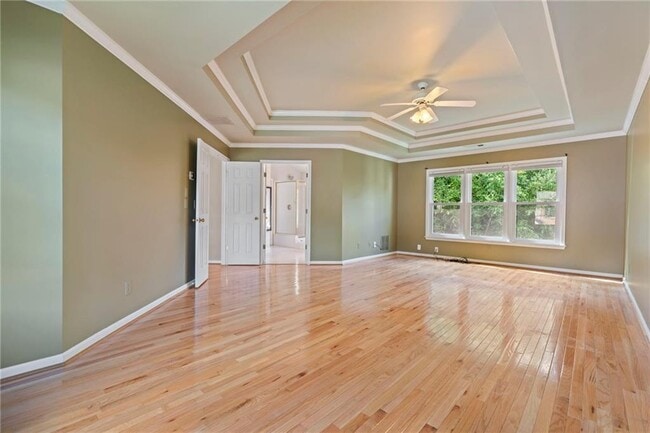 Building Photo - 4567 Madison Pl Ln E
