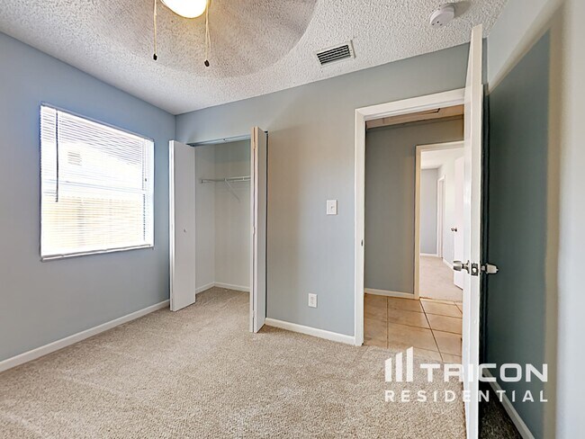 Building Photo - 704 Falkirk Ave