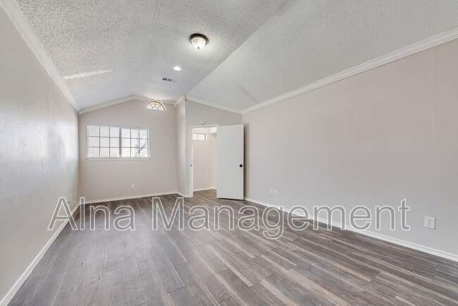 Building Photo - 1812 Medina Dr